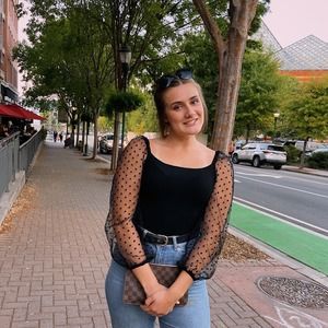 Meet your Posher, Alexandra